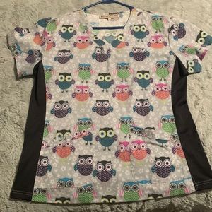 Pattern women’s scrub shirt, size large the brand is green town.